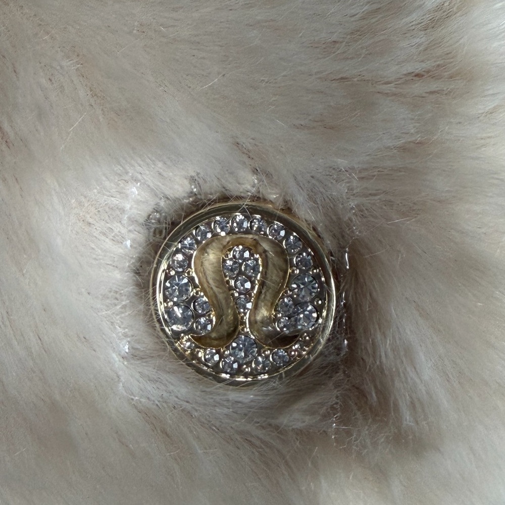 🆕 LULULEMON Everywhere Belt Bag Plush Fleece *Rhinestone Logo! NEW Ivory/Gold - Picture 10 of 17